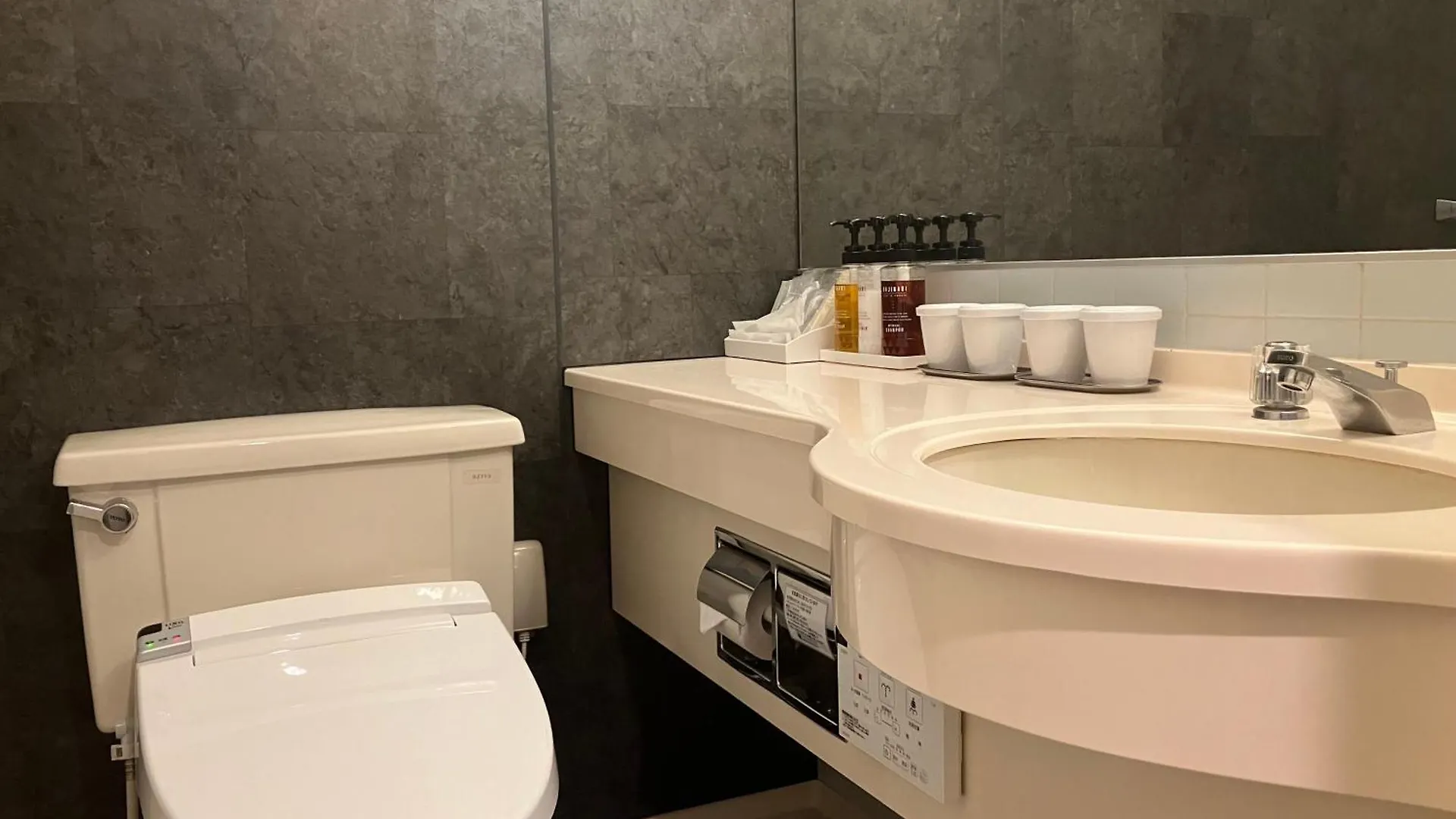Hotel Livemax Budget Kobe (Adults Only)